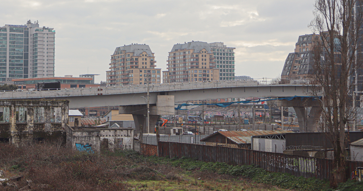 Trabajadores de obras para conectar Puente Bicentenario con Avenida Chacabuco se encuentran en paro