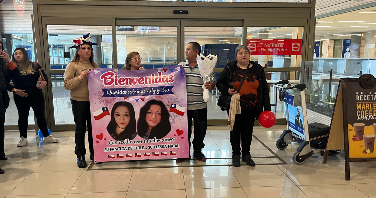 Tras 46 años, mujer se reencuentra con hijas gemelas que le arrebataron en dictadura: viven en Italia