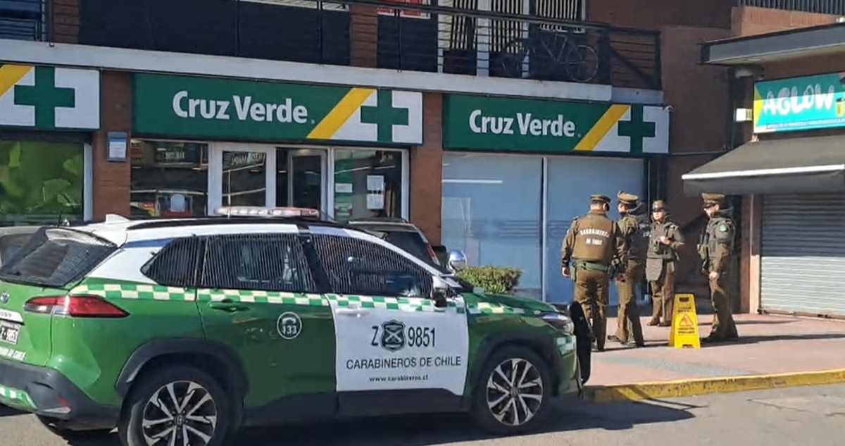 Turbazo en farmacia de Maipú: cuatro ladrones robaron productos y dispararon al aire en huida