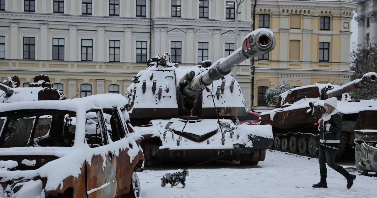 Contexto | Blindados rusos destruidos durante la primera nevada del invierno en Kiev, Ucrania, el 22 de noviembre de 2023