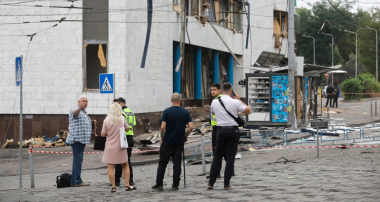 Un fallecido y al menos 11 heridos en ataque con drones y misiles a Kiev.