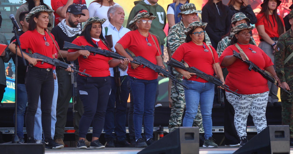 Venezuela condecora a cinco mujeres milicianas tras “burla” de Trump en su contra