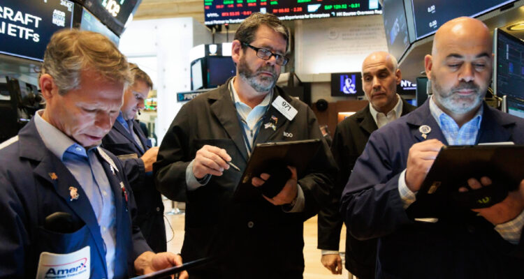 Wall Street cierra en verde con las expectativas puestas en la decisión de tasas de la Reserva Federal
