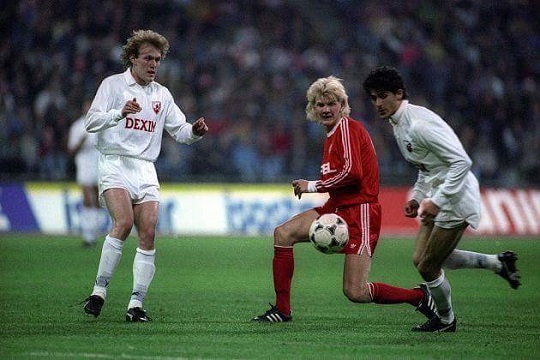 Robert Prosinečki ante el Bayern Munich, 1991 |  crvenazvezdafk.com