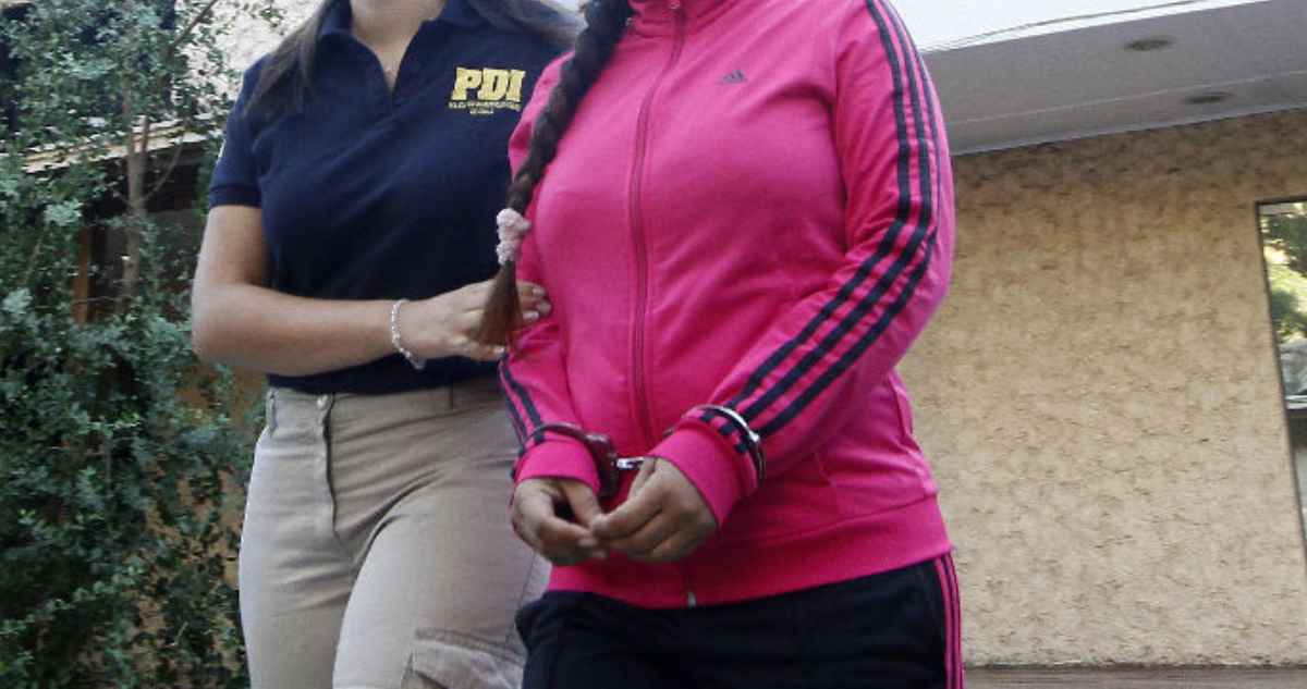 Intentó quedarse con auto de un amigo: mujer quedó detenida tras hacer falsa denuncia de abuso sexual