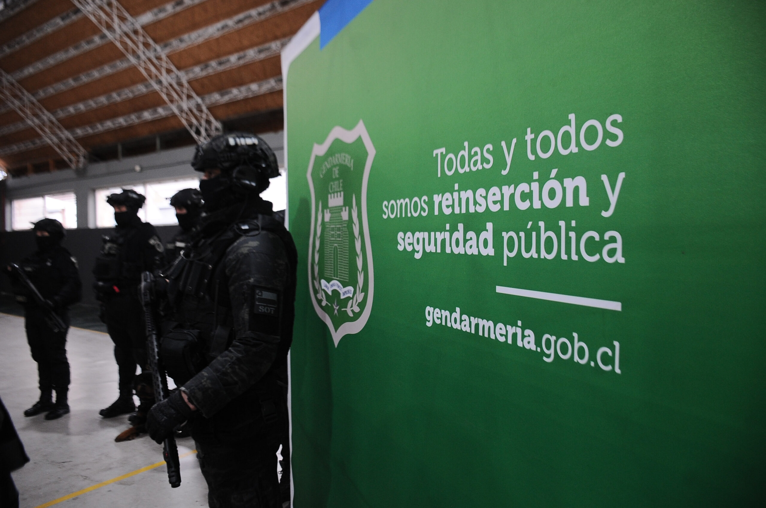Gendarmes acusan que declaraciones de fiscal donde desliza que funcionarios están vinculados al crimen