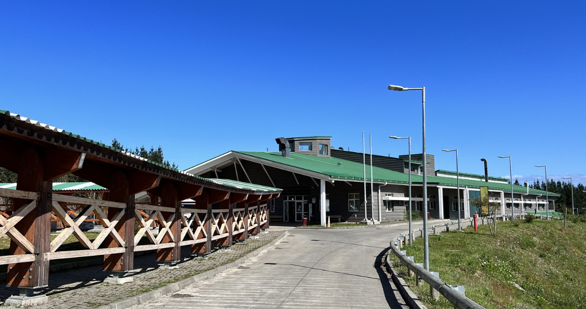 Adulto mayor muere tras caer desde ventana en Hospital Pu Mulen: indagan circunstancias del hecho