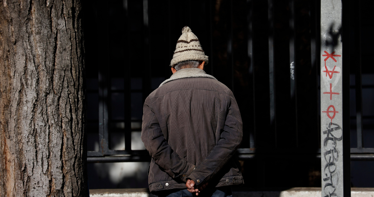 Agreden a adulto mayor en plena vía pública de Frutrono: quedó con fracturas en su cabeza