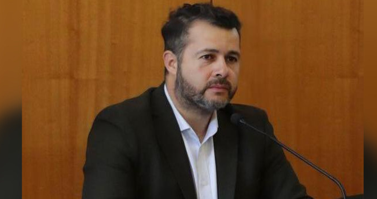 Dejan con arresto domiciliario total a funcionario que le cercenó oreja al alcalde de Melipeuco
