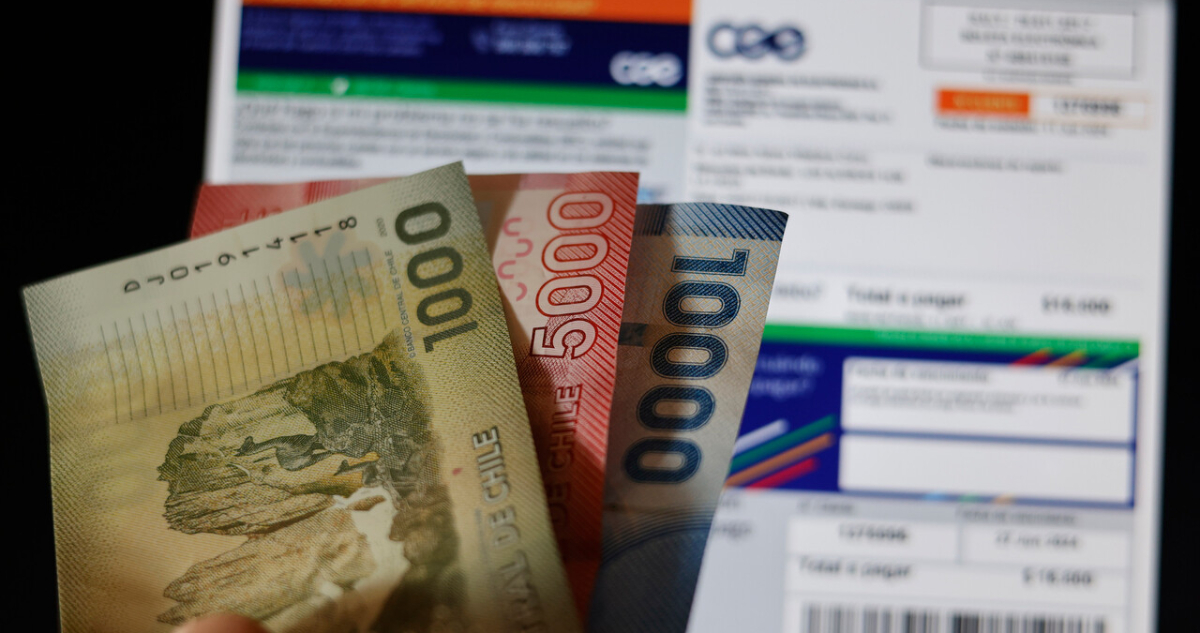 El alza de la luz y su golpe al bolsillo entra al debate presidencial: candidatos definen propuestas