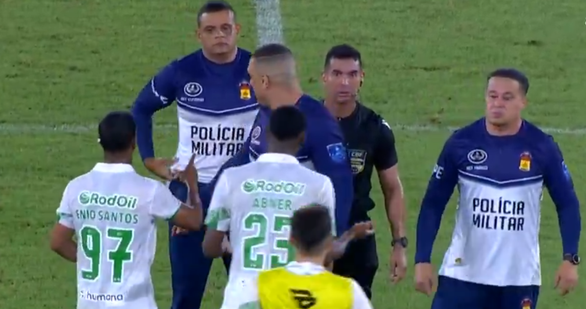 Árbitro denuncia peculiar amenaza de jugadores en duelo del Brasileirao: polémica llegó en descuentos