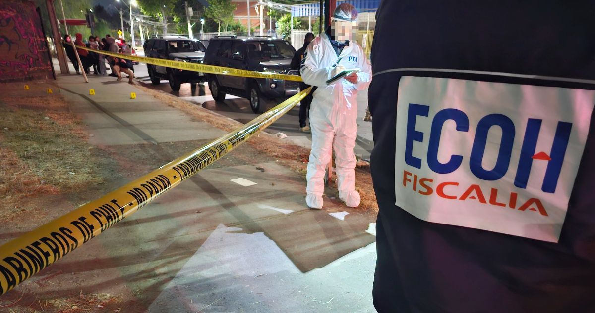 Asesinan a balazos a hombre de 25 años en Recoleta: homicidio perpetrado por sujeto que bajó de auto