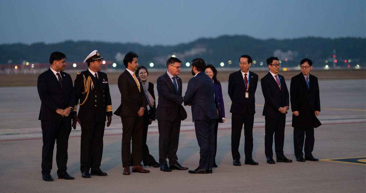 Así fue la llegada del presidente Gabriel Boric a Corea del Sur para participar en Foro APEC