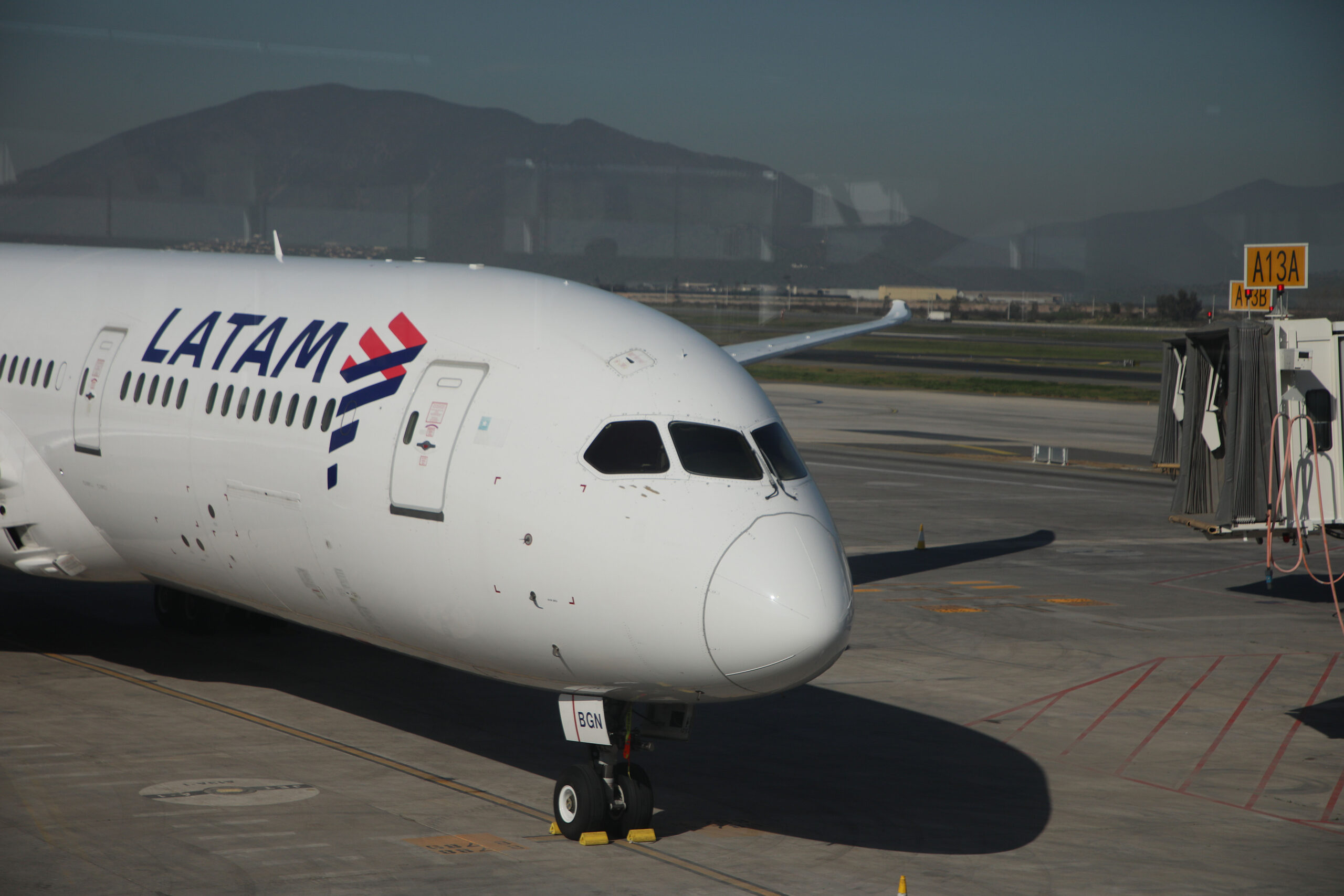 Pilotos de Latam amenazan con ir a huelga ante “punto muerto” en negociación colectiva con aerolínea