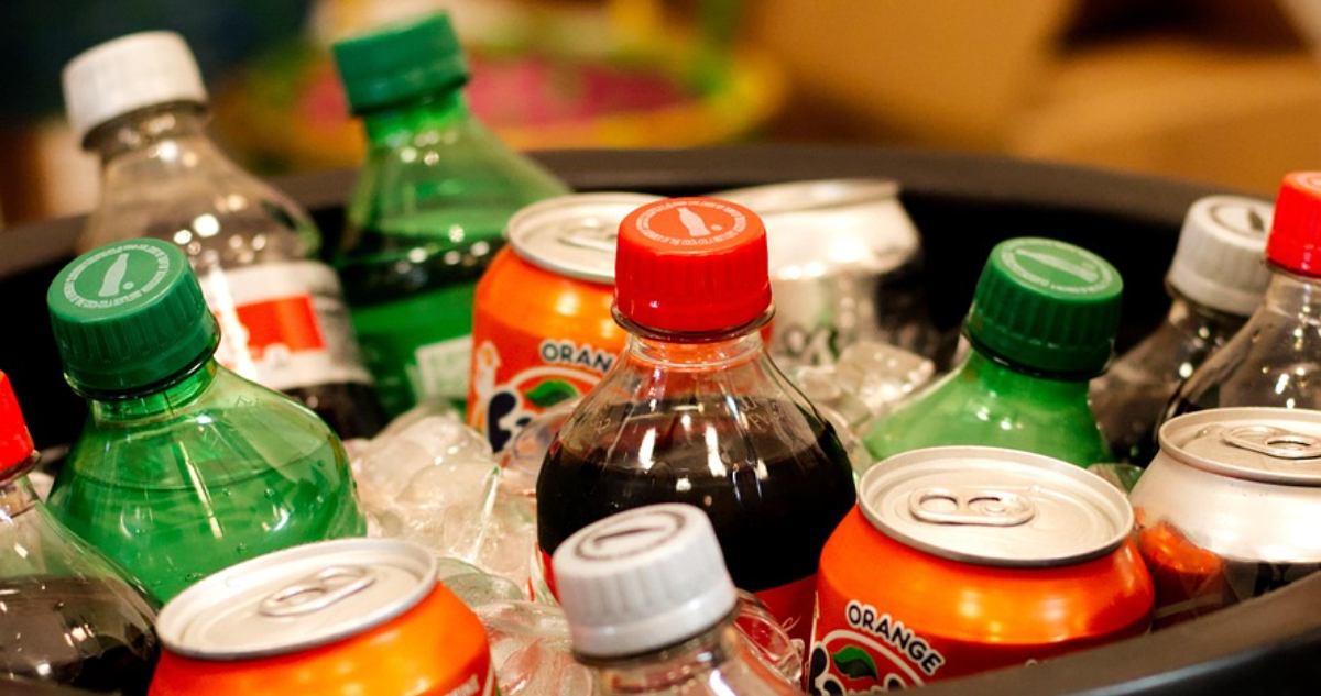 En México buscarán aumentar el impuesto a las bebidas para que la gente las consuma menos