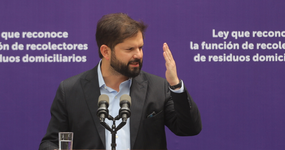 Boric dice que pidió renuncia a Pardow apenas aterrizó a Chile y asegura que “cada peso será devuelto”