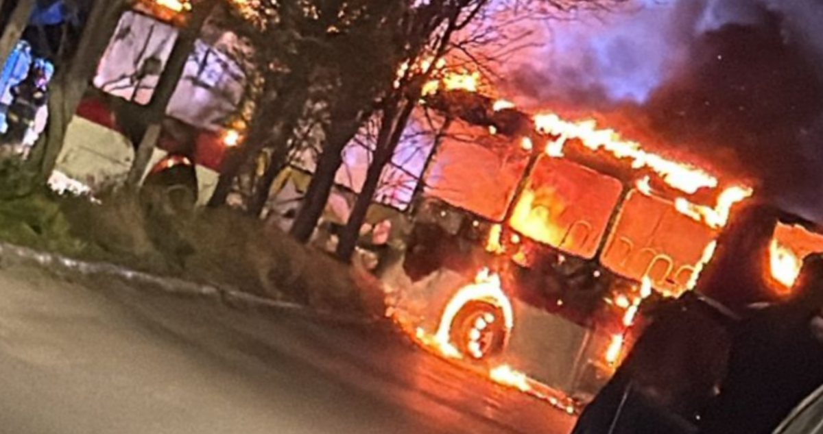 Investigan quema de bus RED tras incidentes en límite entre San Bernardo y La Pintana