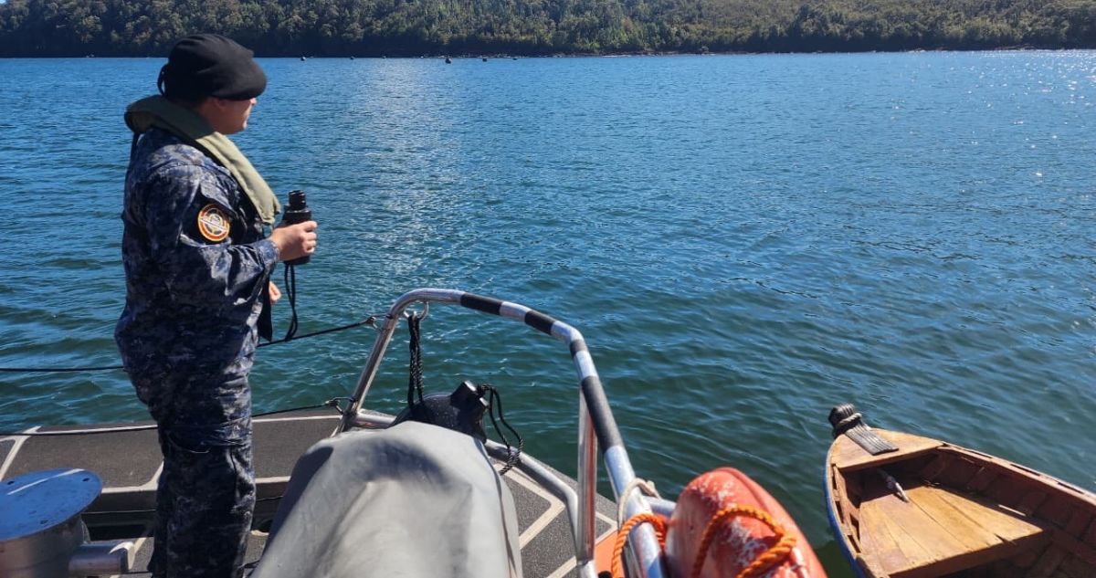 Continúa búsqueda de trabajador desaparecido que habría caído al mar en Quellón