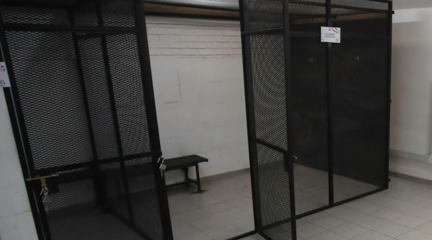 Hombre queda en riesgo vital al interior de calabozo en comisaría de Arica: lo golpeó otro detenido