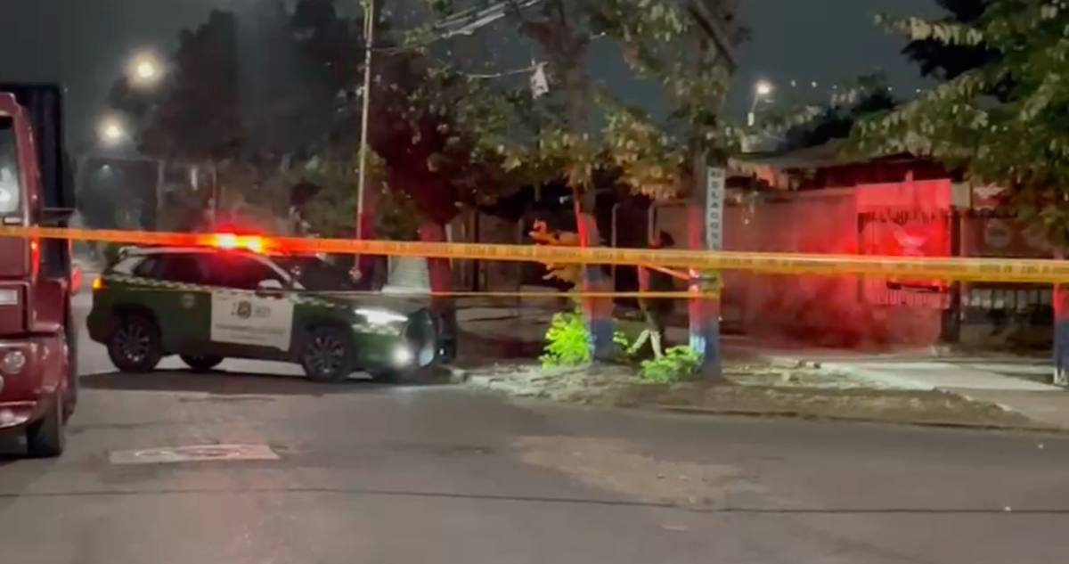 Carabinero termina baleado en Recoleta luego que detenido intentara quitarle su arma