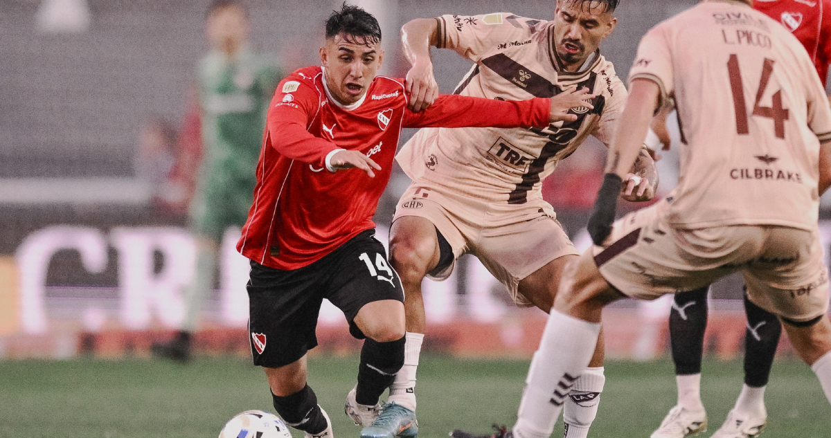 Chilenos brillaron en revitalizador triunfo de Independiente en Argentina: mira los tres goles