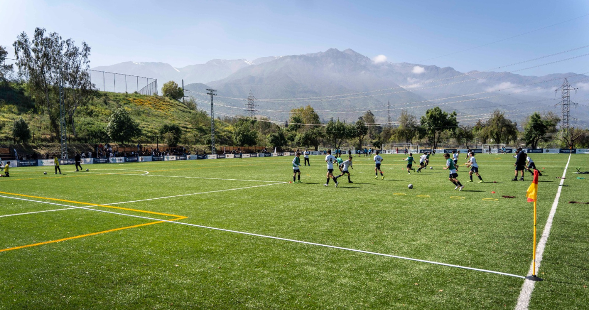 Club Deportivo USS inaugura cancha de fútbol con certificación FIFA: suma 8 mil m2 en infraestructura