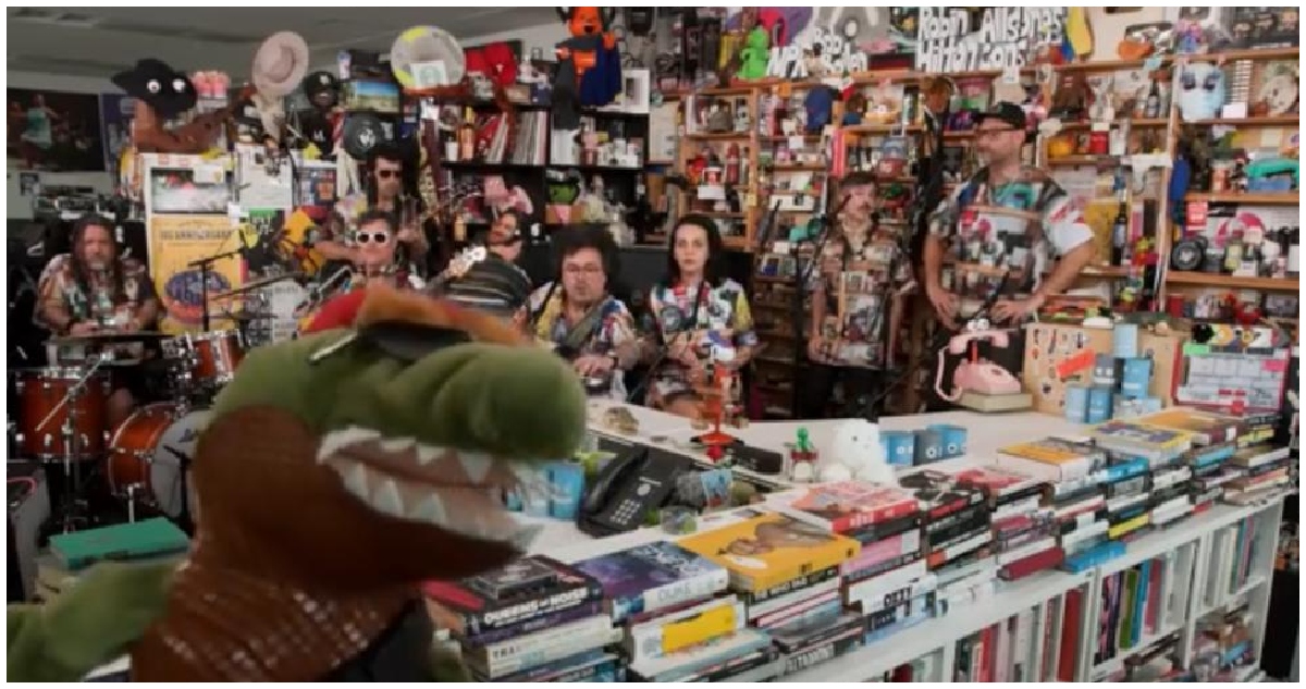"¡Alza la mano si eres ilegal!": Los ácidos dardos de 31 Minutos a la era Trump en histórico Tiny Desk