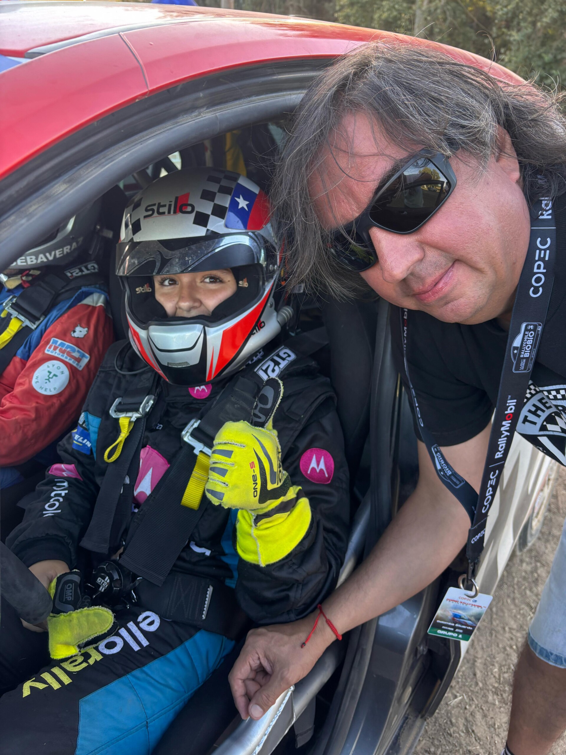 Colomba Stuardo junto a su padre Osvaldo Stuardo