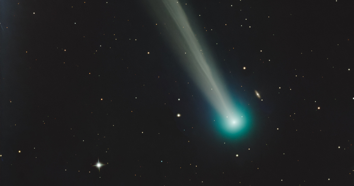 Cometa C/2025 R2 (SWAN)