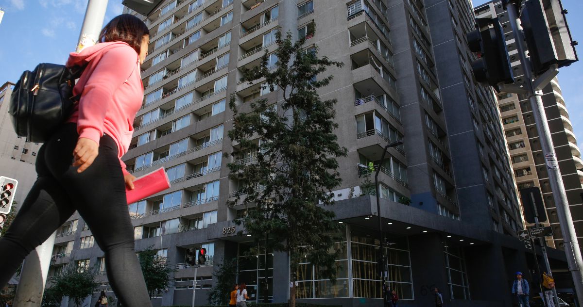 Las comunas más baratas para arrendar una vivienda en Santiago, según reciente estudio