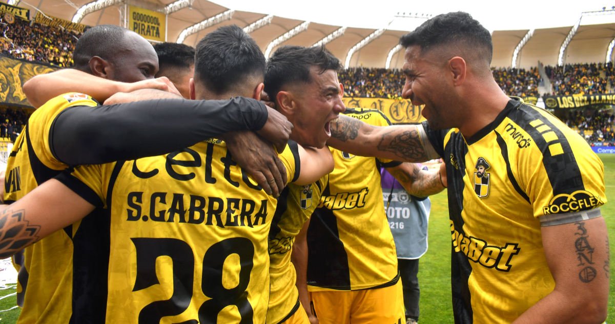 Coquimbo Unido festeja el gol ante Colo Colo en Liga de Primera