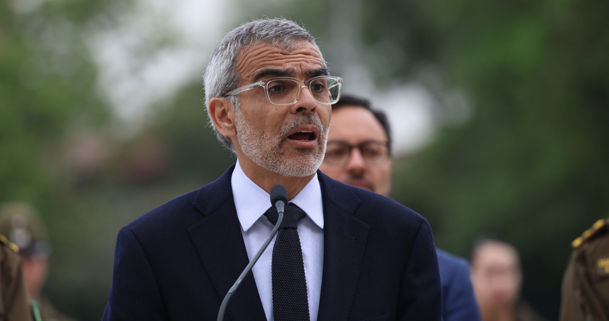 Cordero advierte por propuesta de Kast para expulsar migrantes irregulares: “Venezuela no los recibe”