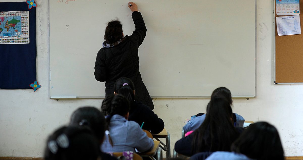 Sala de clases para nota sobre crisis en las pedagogías