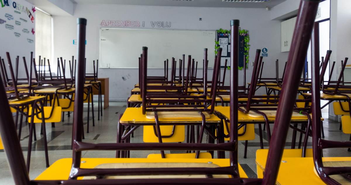 Foto de contexto de sala de clases para columna sobre currículum escolar