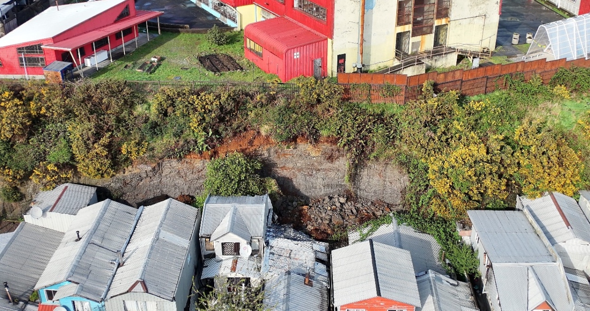 Deslizamiento de tierra en población Padre Hurtado de Puerto Montt