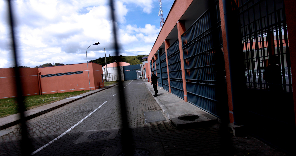 Despiden a asistente social del penal Bío Bío tras involucrarse sentimentalmente con un preso