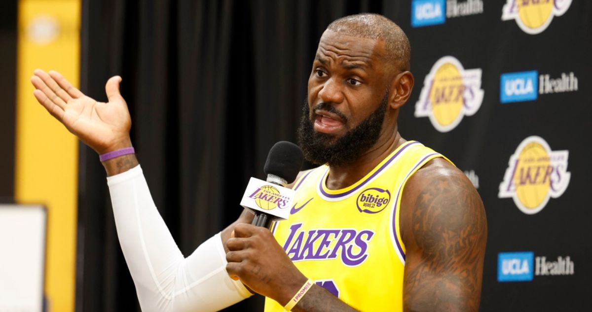 LeBron James decepcionó a fanáticos con su falso anuncio.