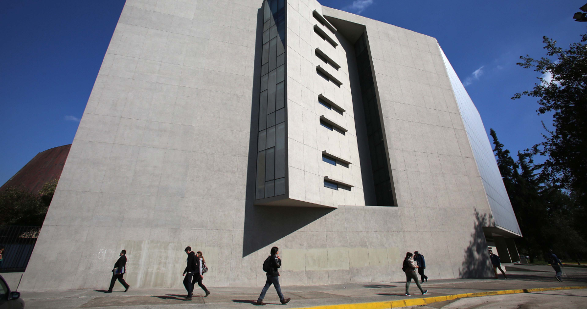 Foto de contexto de universidad estatal