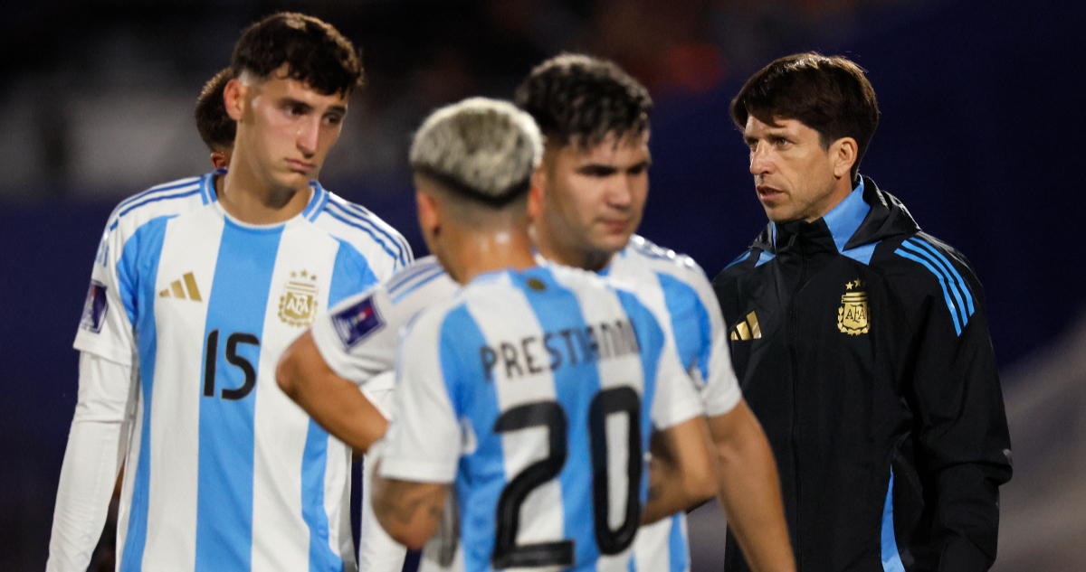 Diego Placente dirigiendo a Argentina en el Mundial Sub 20