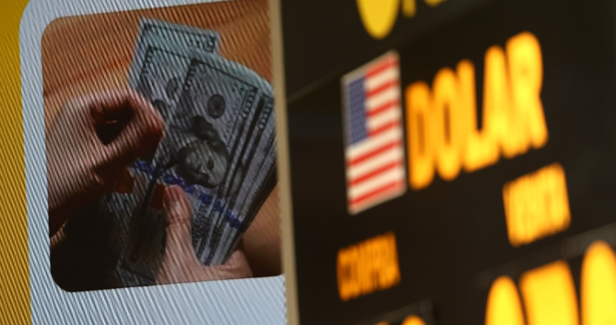 Dólar subió casi $10 en la sesión y junto con el cobre queda supeditado a tensión entre EEUU y China