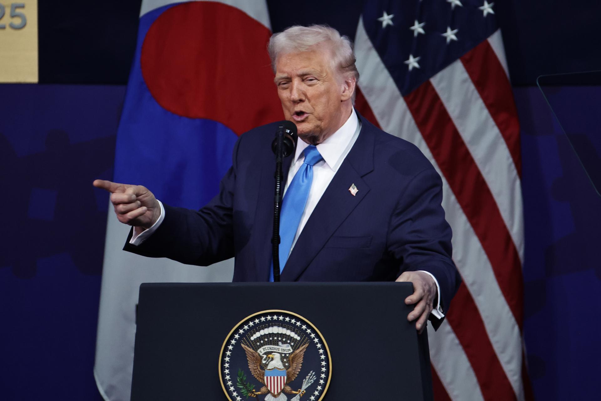 El presidente Donald Trump pronuncia un discurso durante la APEC en Gyeongju, Corea del Sur