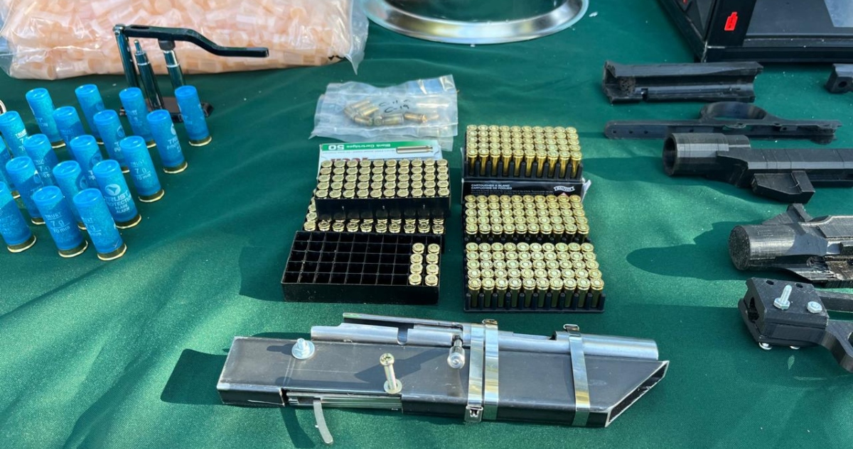 Armas y municiones incautadas a dueño de maestranza