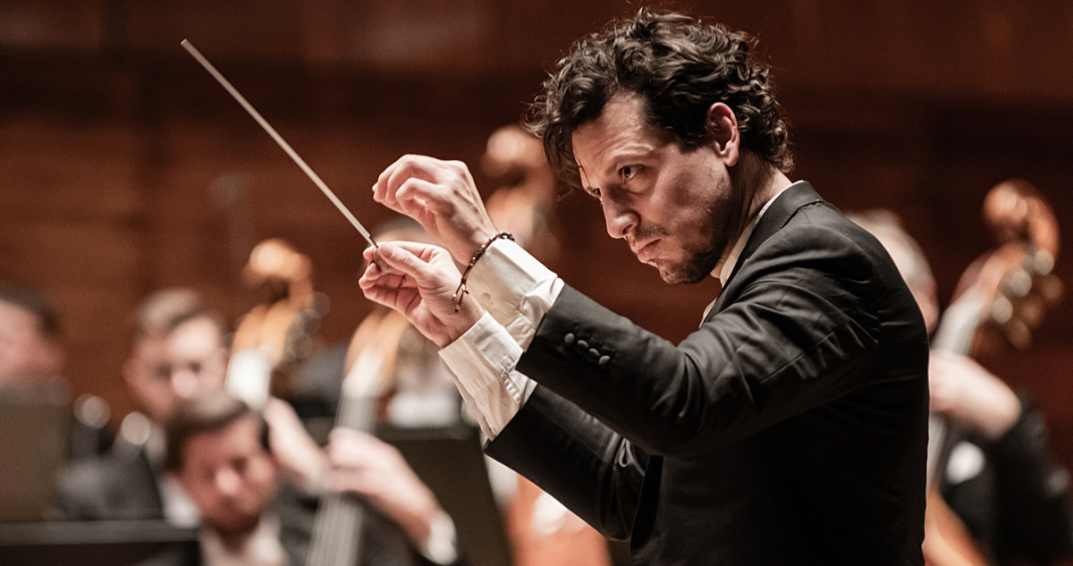 “El Anillo sin palabras” llega por primera vez a Chile: será dirigida por Paolo Bortolameolli