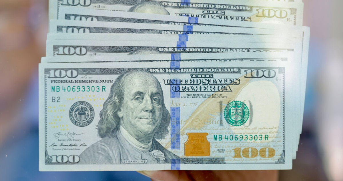 El dólar cae hacia los $942 mientras el cobre sube por marcadas preocupaciones por la oferta global