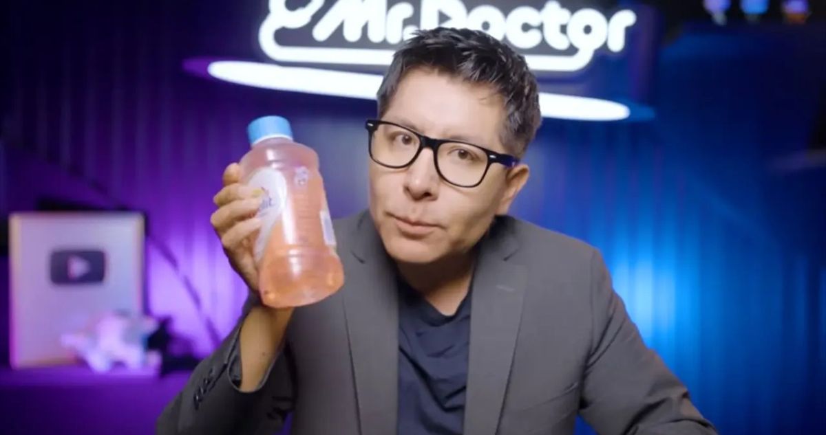 Conocido médico influencer acusa campaña de desprestigio contra bebida isotónica que se vende en Chile