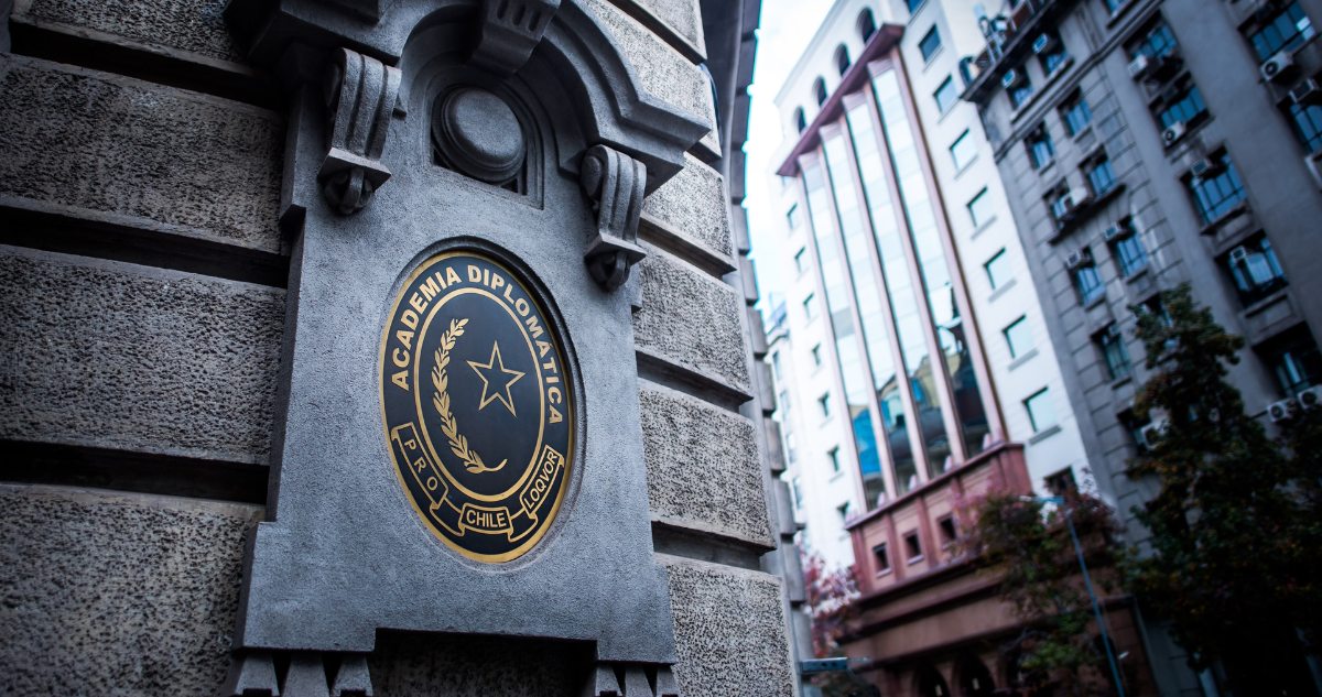 Eliminan asignación escolar para hijos de diplomáticos