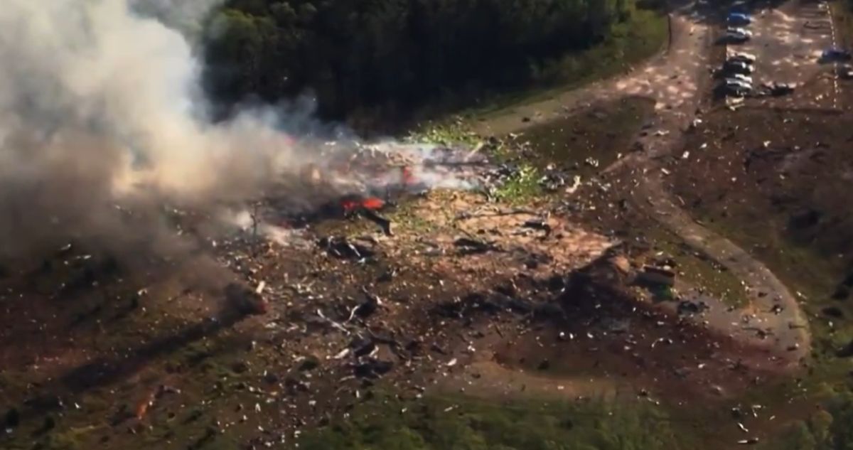 Al menos 19 desaparecidos y varios muertos deja explosión en fábrica de bombas en EEUU