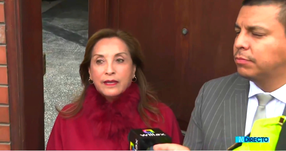 Expresidenta Boluarte reaparece públicamente tras destitución y afirma que no pretende abandonar Perú