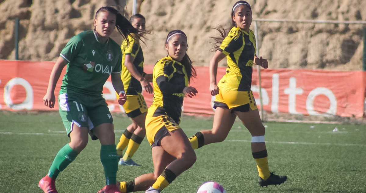 Fiscalización a fútbol femenino dejó más de $150 millones en multas: club tenía jugadoras sin contrato