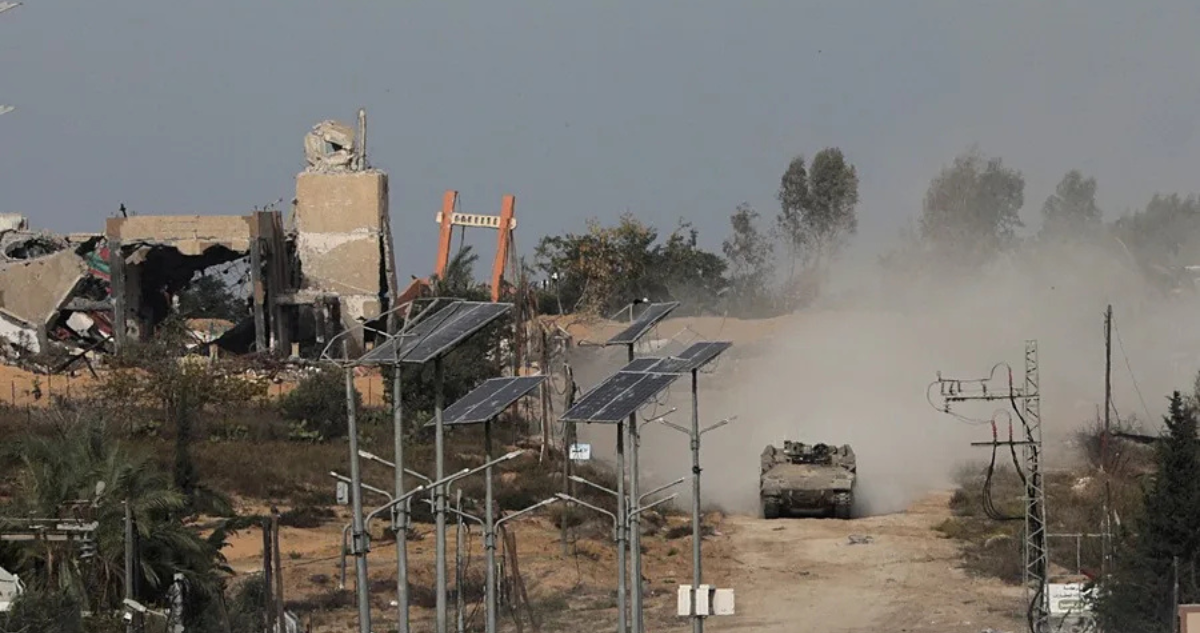 Fotografía de archivo de un tanque de Israel que recorre una zona de Gaza